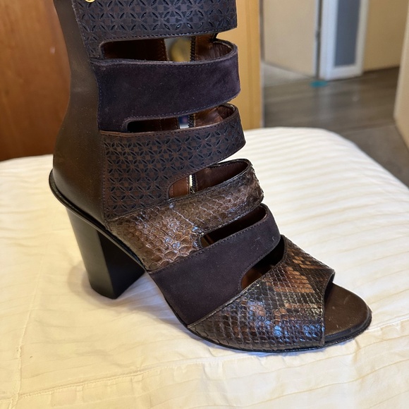 Heels - Picture 3 of 3